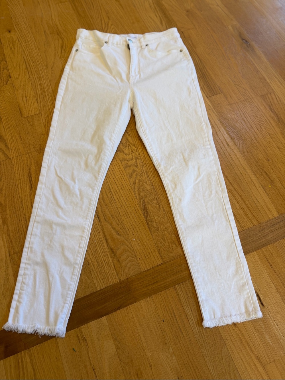 Ladies Size 28/6 "LOFT" White Skinny Jeans with Raw Hem GUC